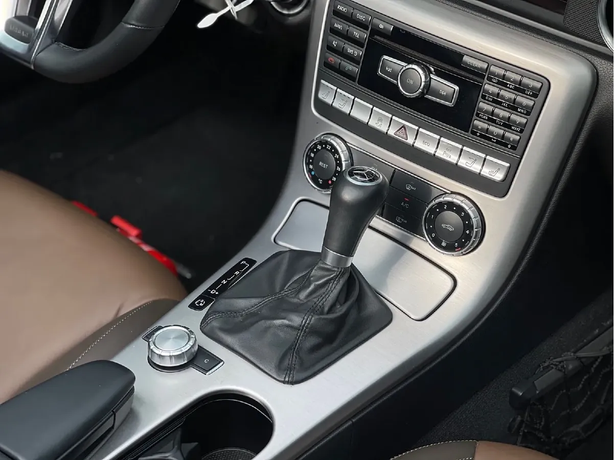 2011 Mercedes-Benz SLK Class 1.8T 184HP L4 7AT,autocango,china used car exporter,china ev exporter,chinese used car exporter,chinese used ev exporter