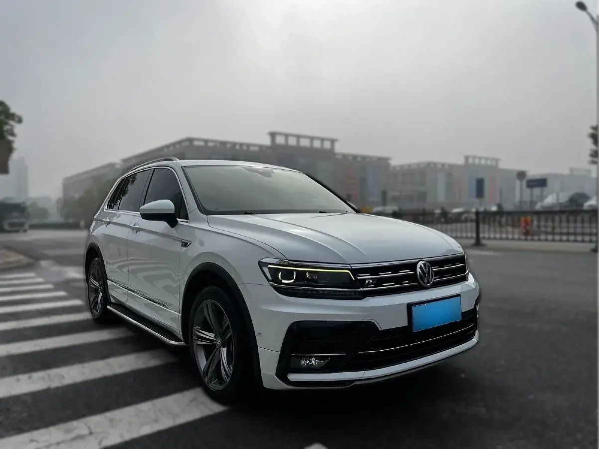 2018 Volkswagen Tiguan 2.0T 220HP L4 7DCT