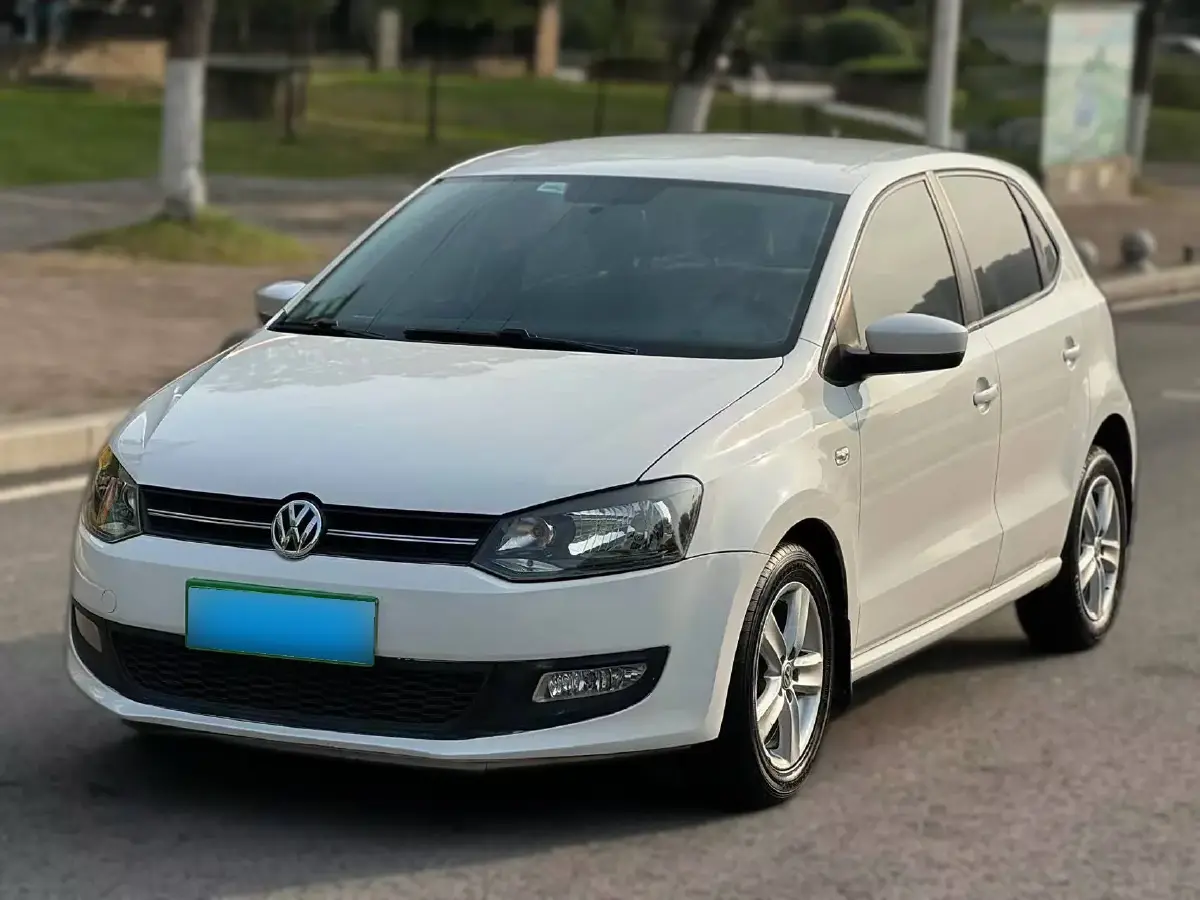 2013 Volkswagen Polo 1.6L 105HP L4 6AT