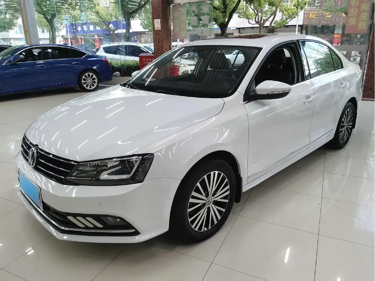 2017 Volkswagen Sagitar 1.4T 131HP L4 7DCT