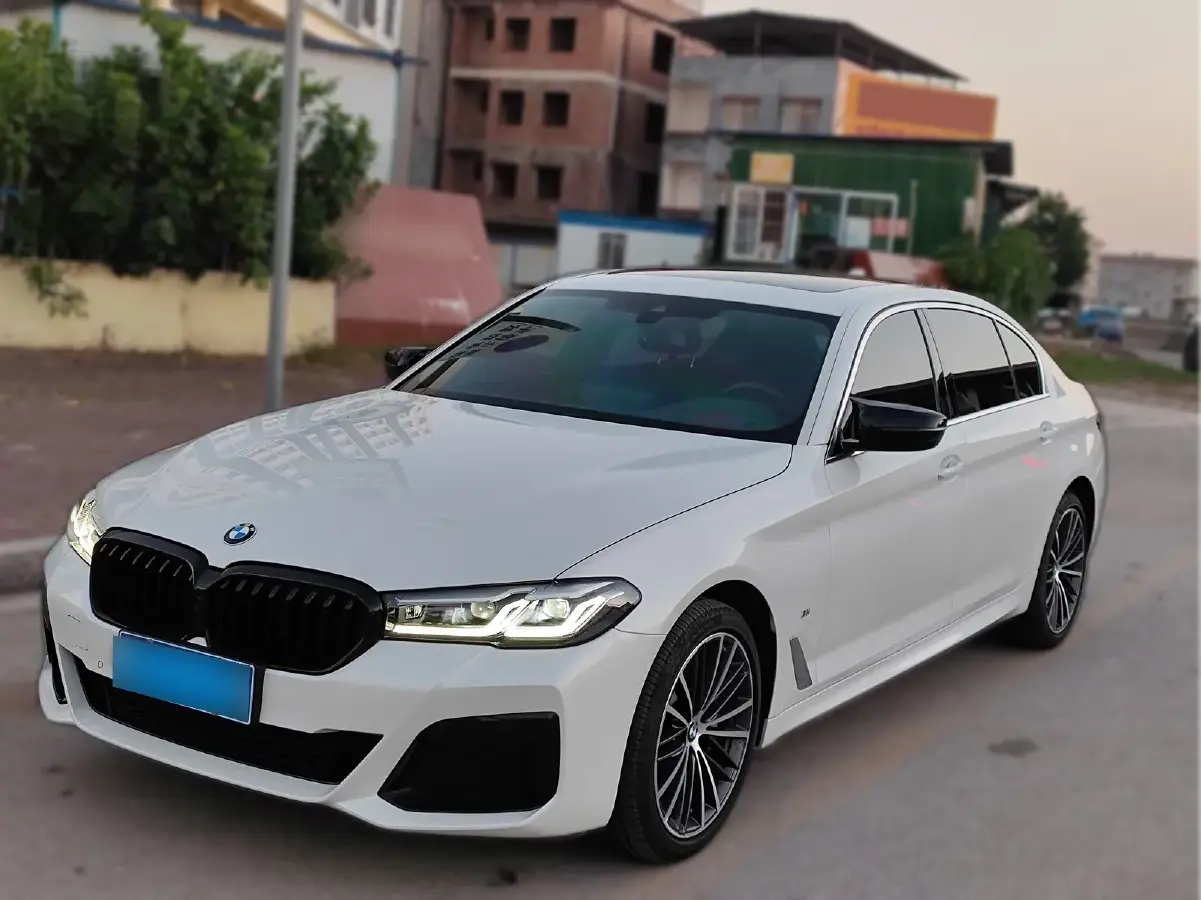 2022 BMW 5 Series 2.0T 252HP L4 8AT