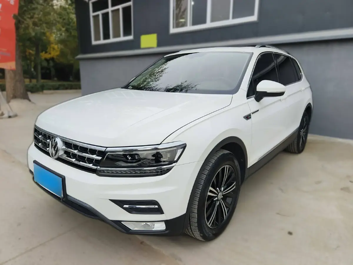 2017 Volkswagen Tiguan L 2.0T 220HP L4 7DCT