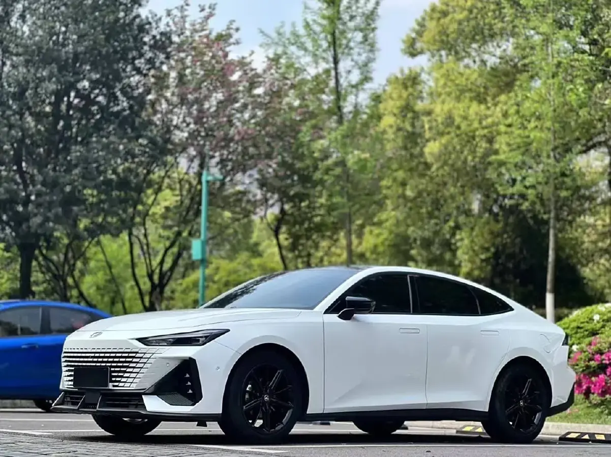 2022 ChangAn UNI-V 1.5T 188HP L4 7DCT