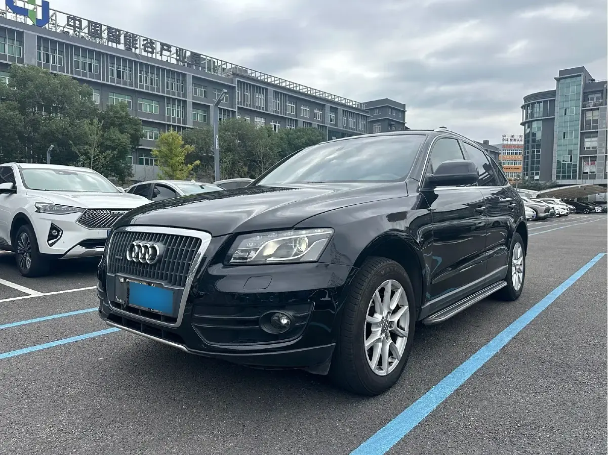 2011 Audi Q5 2.0T 211HP L4 8AT