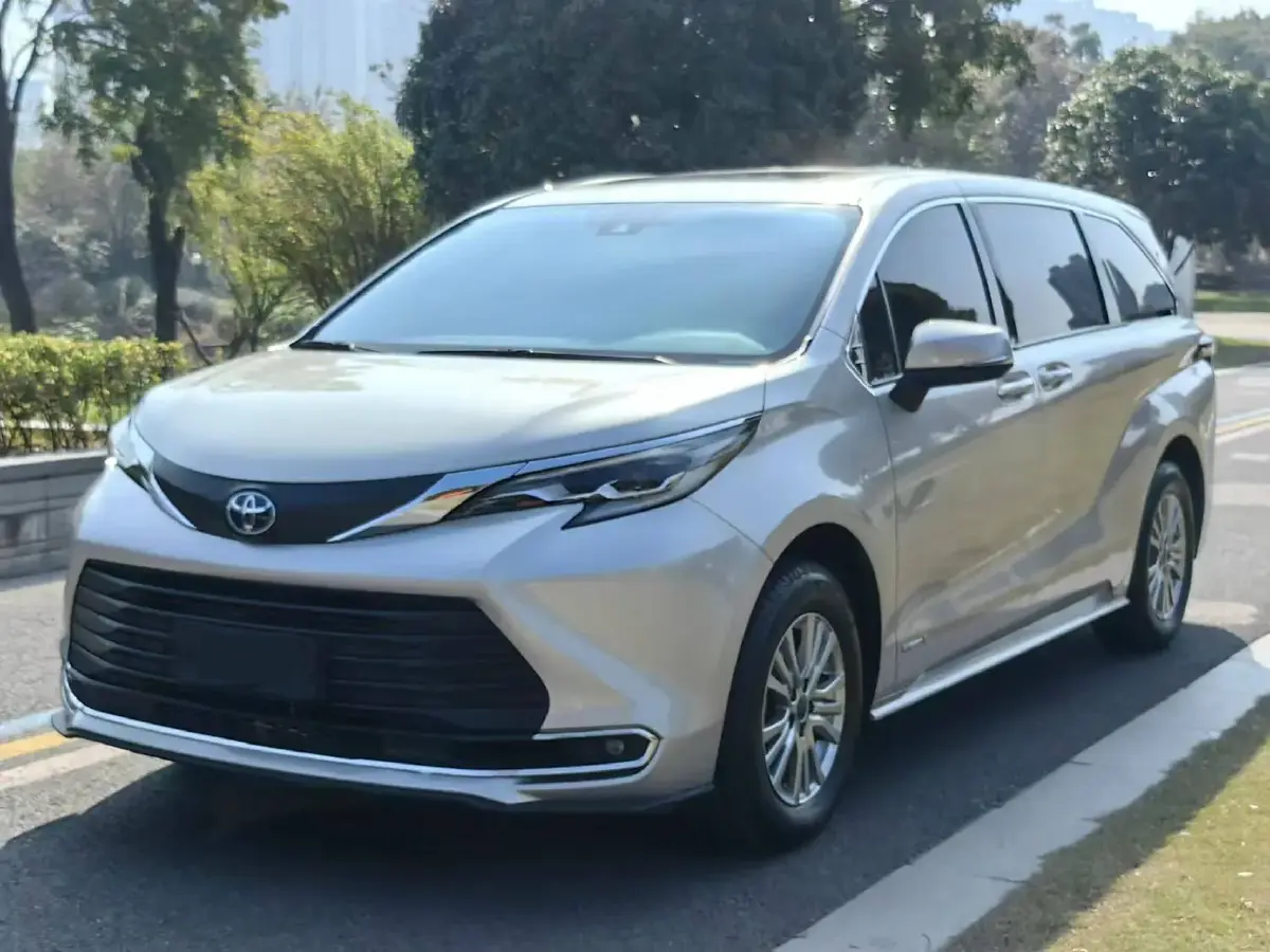 2021 Toyota Sienna 2.5L 192HP L4 E-CVT Hybrid