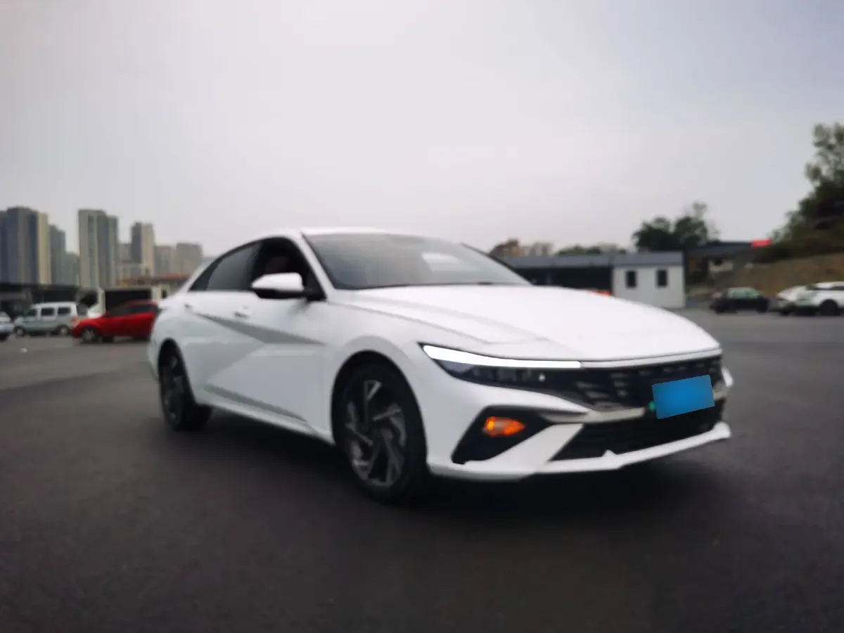 2023 Hyundai Elantra 1.5L 115HP L4 CVT