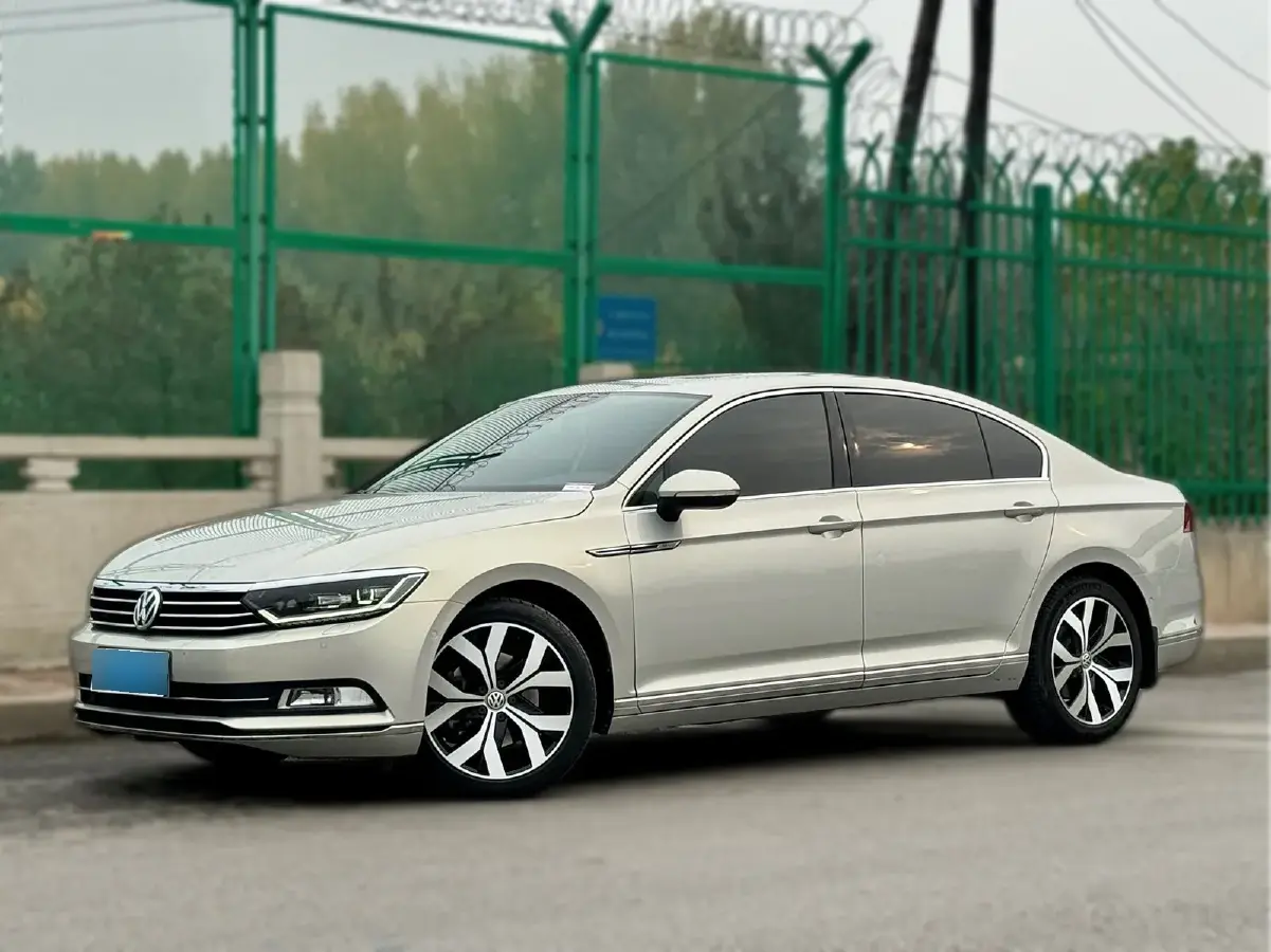 2017 Volkswagen Magotan 2.0T 220HP L4 7DCT