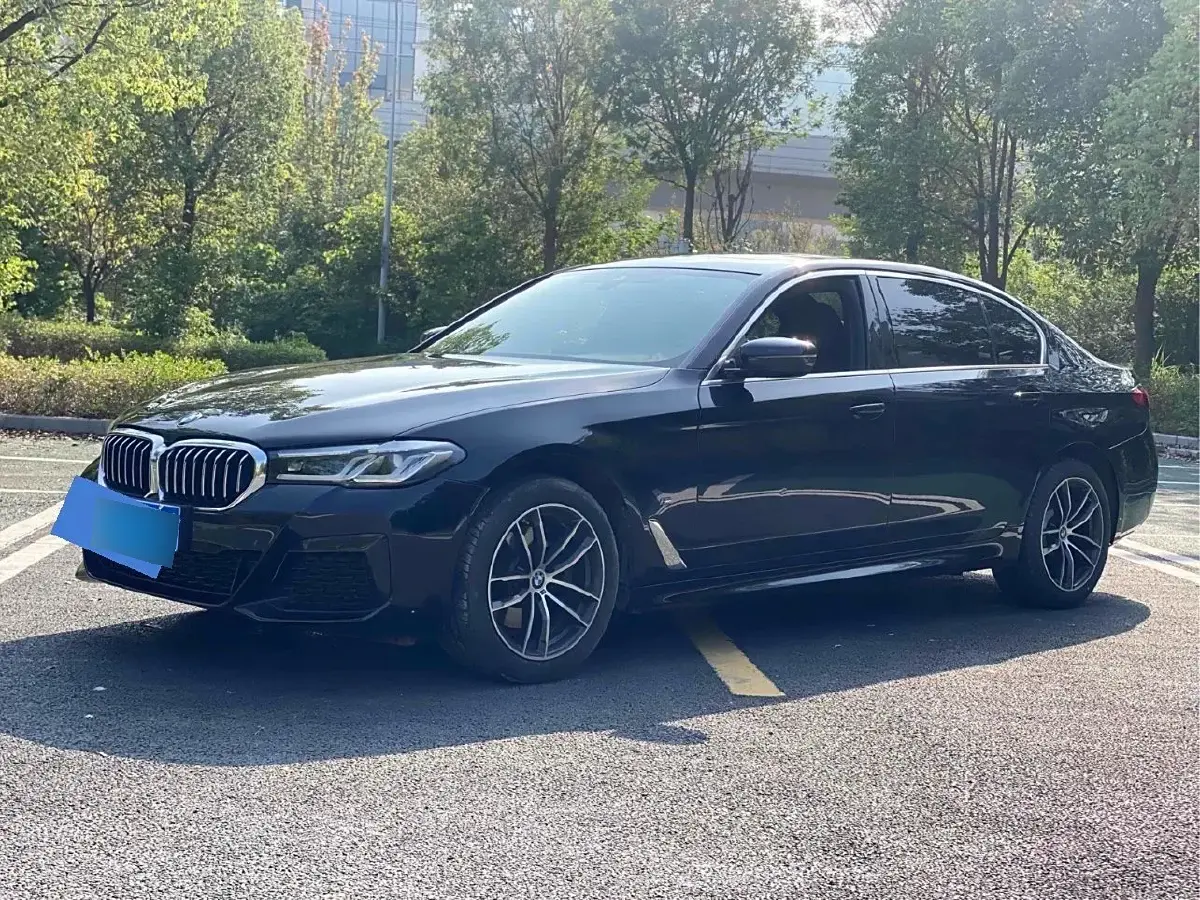 2022 BMW 5 Series 2.0T 184HP L4 8AT