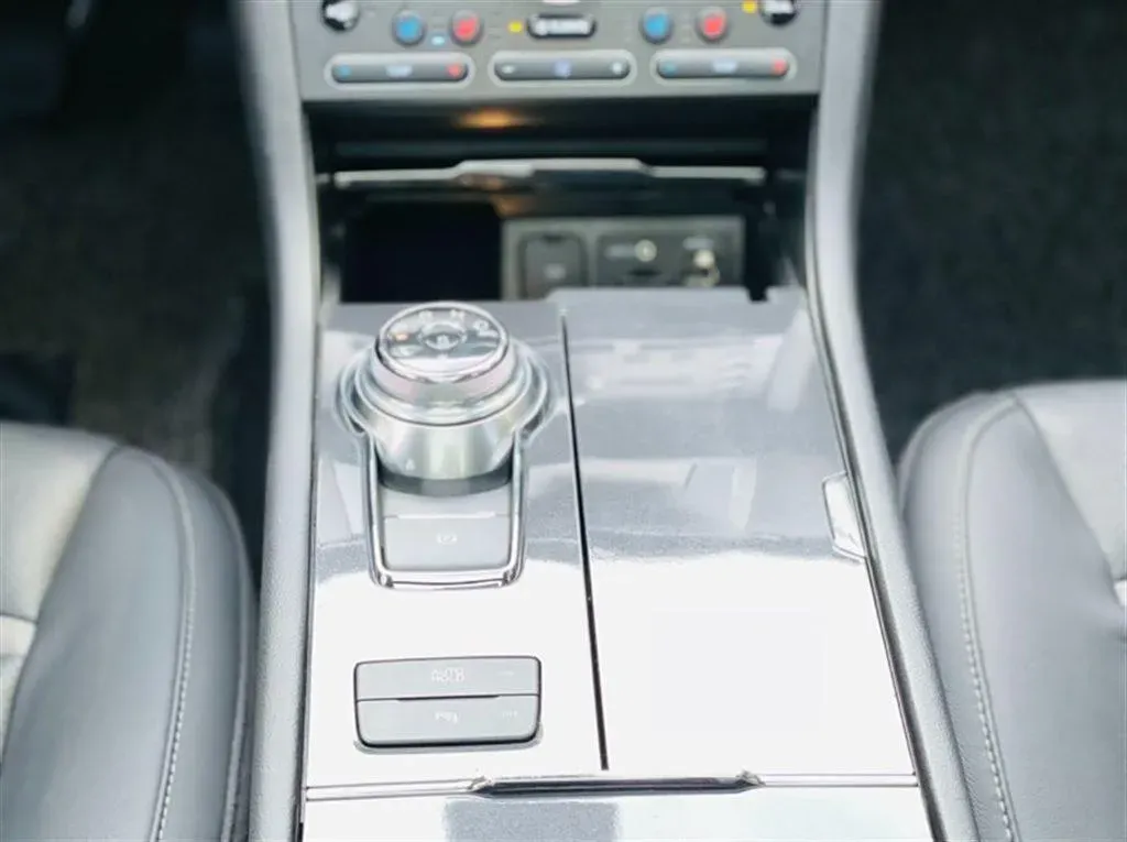 2015 Ford Taurus 2.0T 245HP L4 6AT,autocango,china used car exporter,china ev exporter,chinese used car exporter,chinese used ev exporter