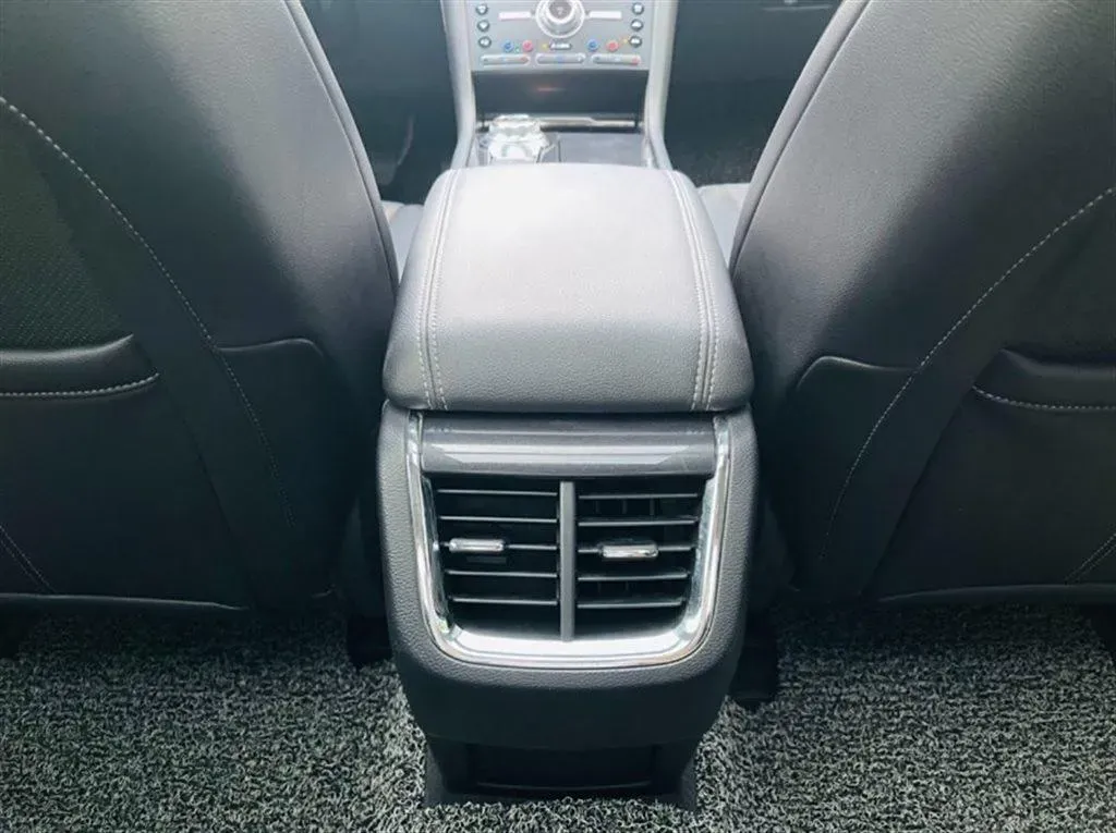 2015 Ford Taurus 2.0T 245HP L4 6AT,autocango,china used car exporter,china ev exporter,chinese used car exporter,chinese used ev exporter