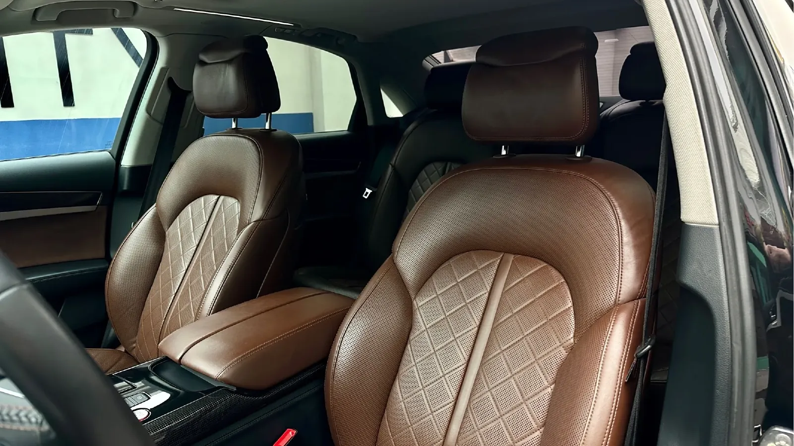 2013 Audi S8 4.0T 520HP V8 8AT,autocango,china used car exporter,china ev exporter,chinese used car exporter,chinese used ev exporter