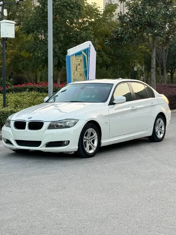 2012 BMW 3 Series 2.0L 136HP L4 6AT 2012 BMW 3 Series 2.0L 136HP L4 6AT