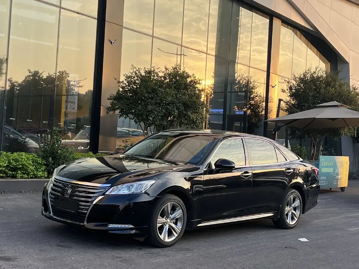 2015 Toyota Crown 2.0T 235HP L4 8AT