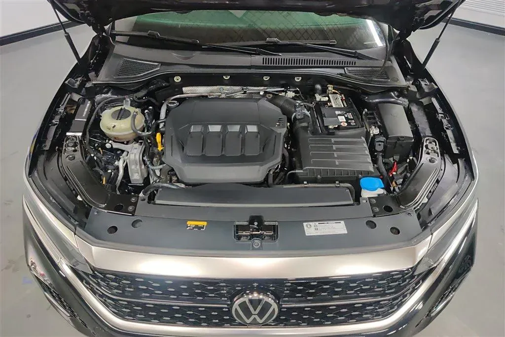 2022 Volkswagen Passat 2.0T 186HP L4 7DCT,autocango,china used car exporter,china ev exporter,chinese used car exporter,chinese used ev exporter