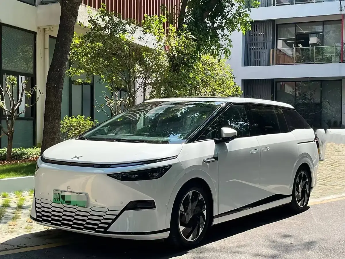 2024 Xpeng X9 BEV 84.5KWH