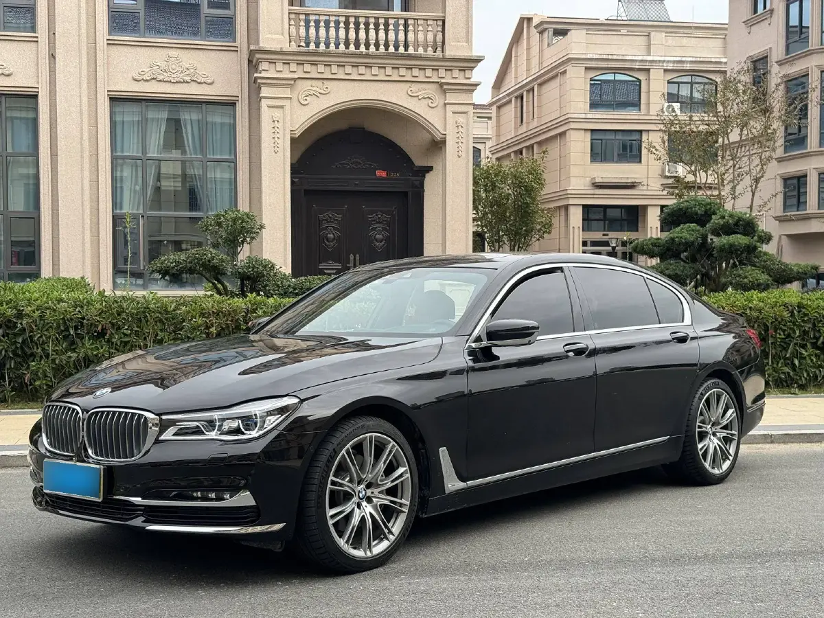2018 BMW 7 Series 3.0T 326HP L6 8AT