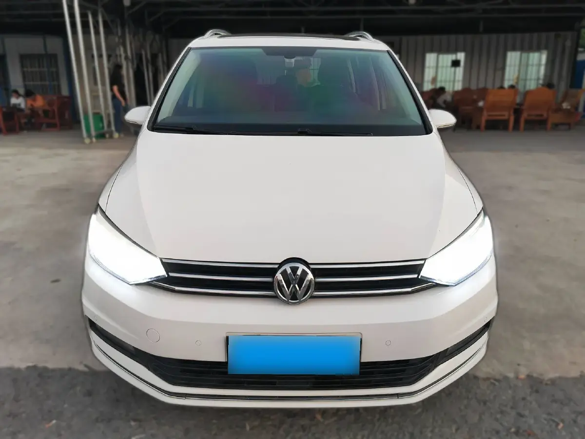 2018 Volkswagen Touran 1.4T 150HP L4 7DCT