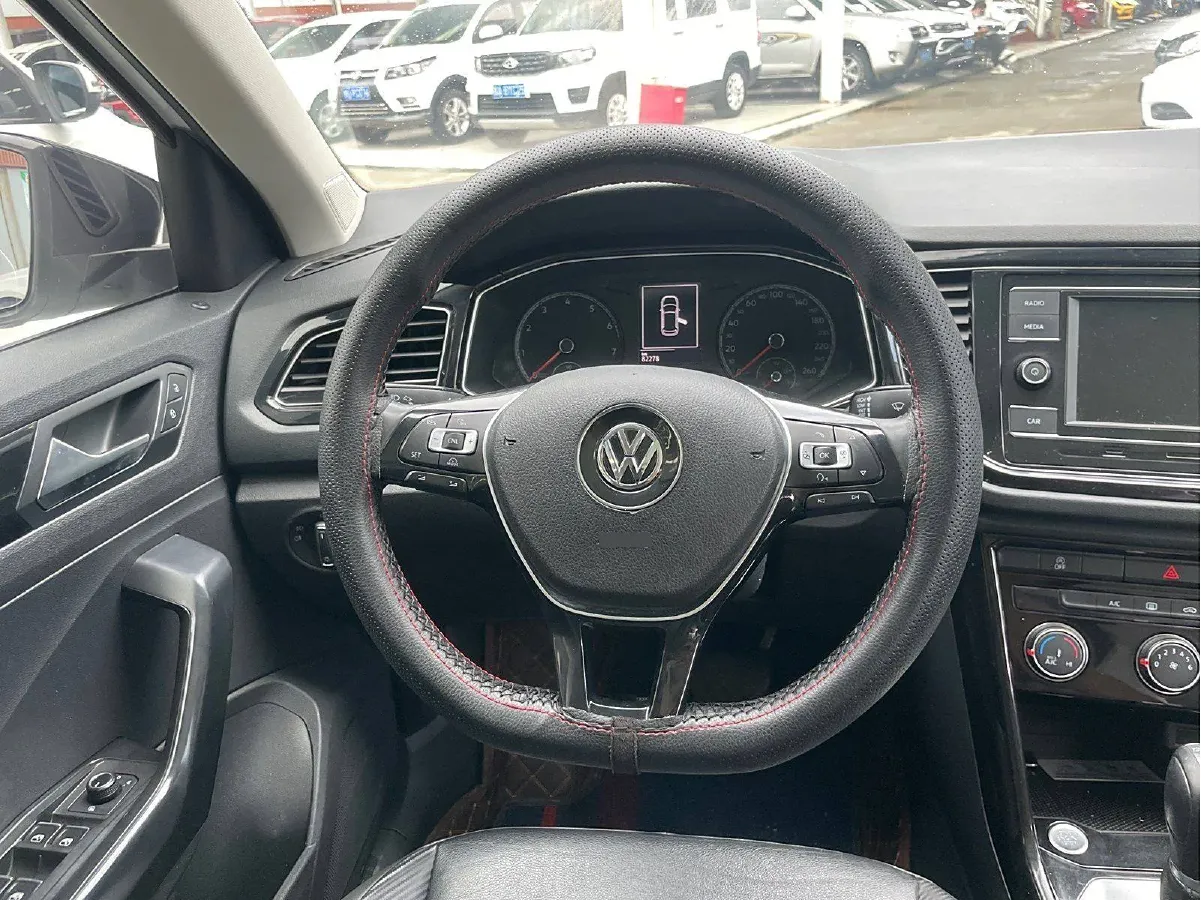 2018 Volkswagen T-Roc 1.4T 150HP L4 7DCT,autocango,china used car exporter,china ev exporter,chinese used car exporter,chinese used ev exporter