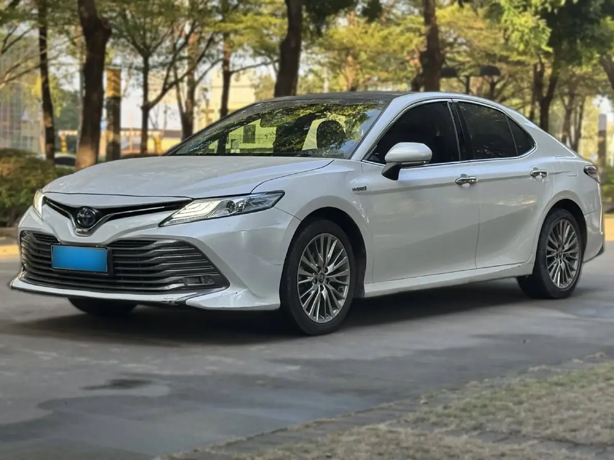 2019 Toyota Camry 2.5L 178HP L4 E-CVT Hybrid