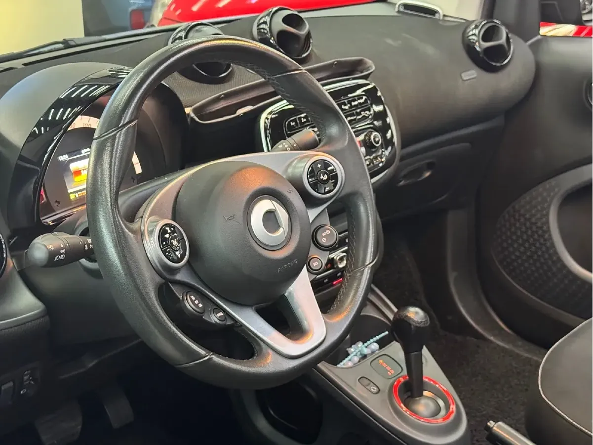 2018 Smart smart fortwo 1.0L 71HP L3 6DCT,autocango,china used car exporter,china ev exporter,chinese used car exporter,chinese used ev exporter