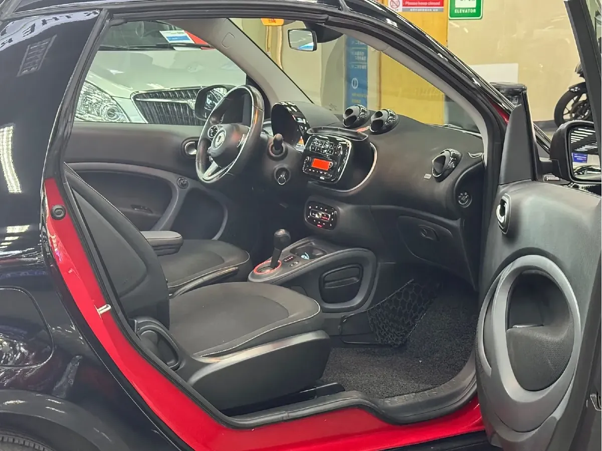 2018 Smart smart fortwo 1.0L 71HP L3 6DCT,autocango,china used car exporter,china ev exporter,chinese used car exporter,chinese used ev exporter