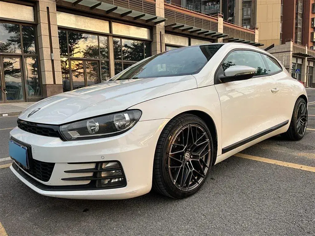 2015 Volkswagen Scirocco 1.4T 122HP L4 7DCT