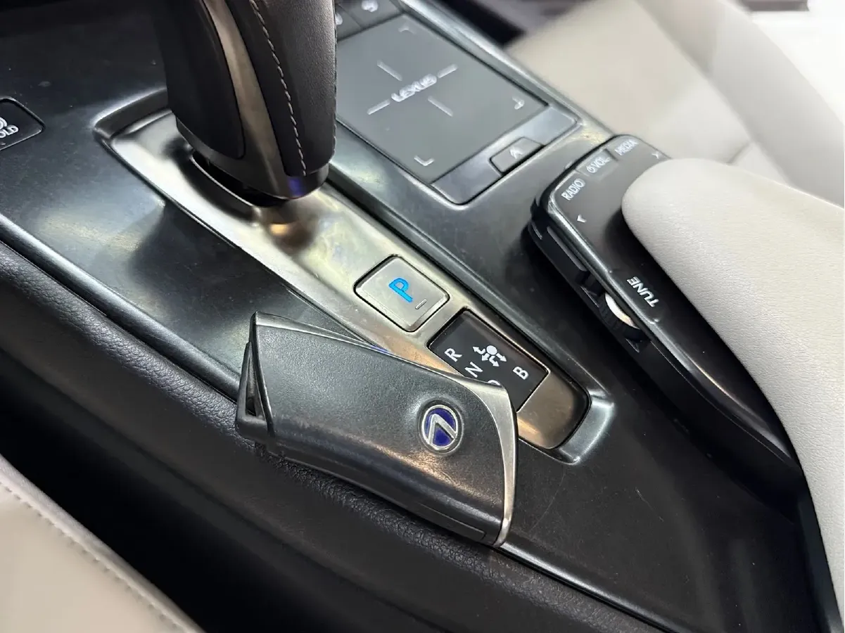 2020 Lexus UX BEV 54.35KWH,autocango,china used car exporter,china ev exporter,chinese used car exporter,chinese used ev exporter