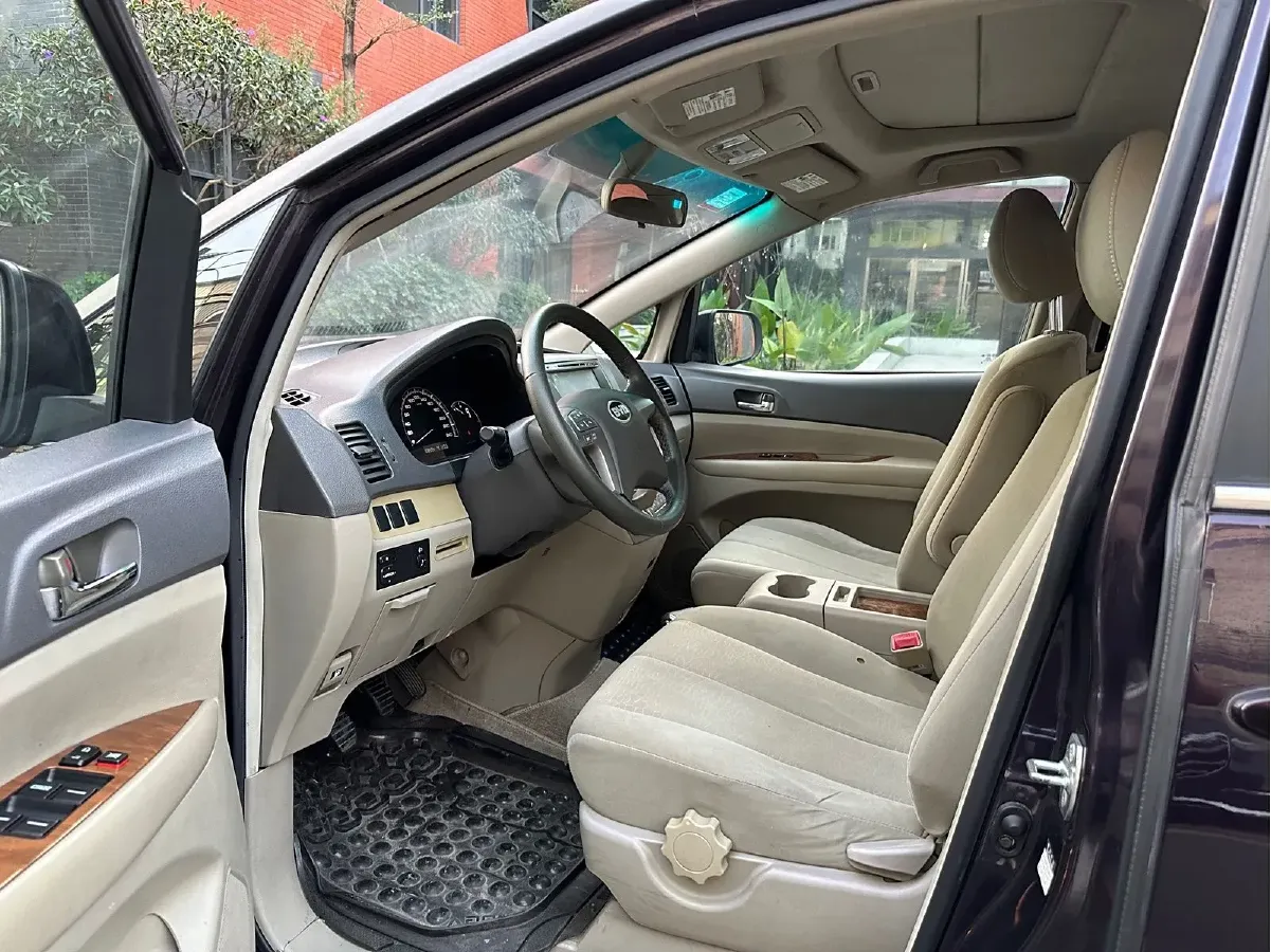 2013 BYD M6 2.0L 140HP L4 5MT,autocango,china used car exporter,china ev exporter,chinese used car exporter,chinese used ev exporter