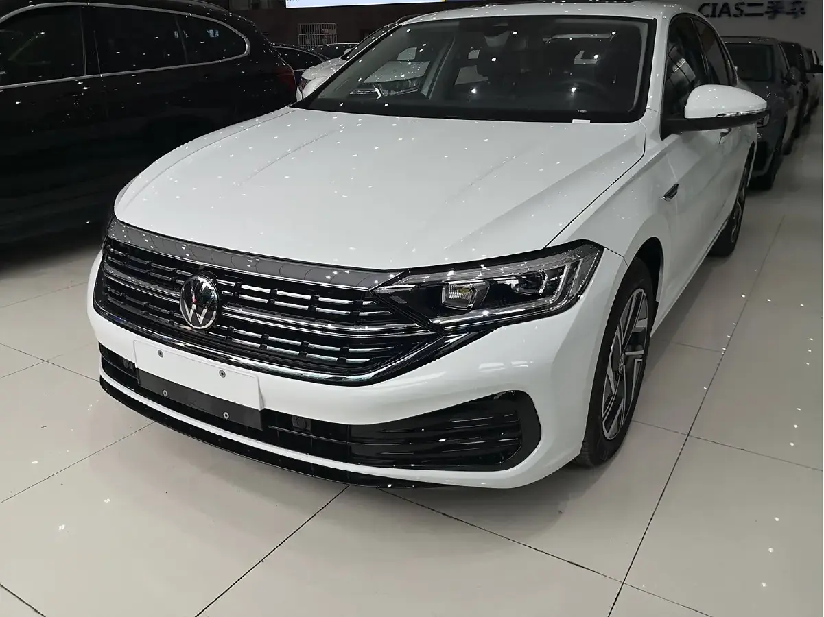 2023 Volkswagen Sagitar 1.5T 160HP L4 7DCT