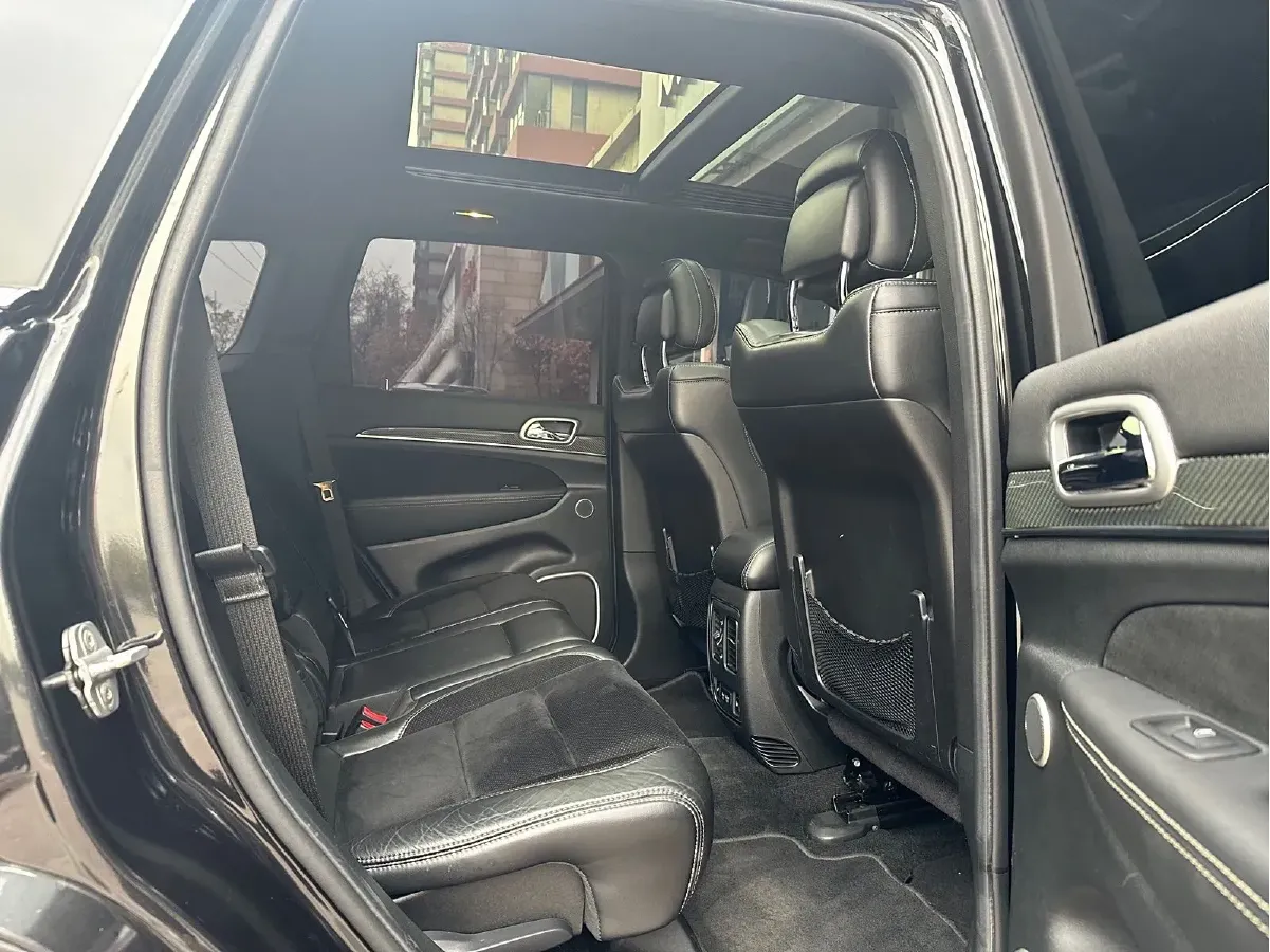 2014 Jeep Grand Cherokee SRT 6.4L 468HP V8 8AT,autocango,china used car exporter,china ev exporter,chinese used car exporter,chinese used ev exporter