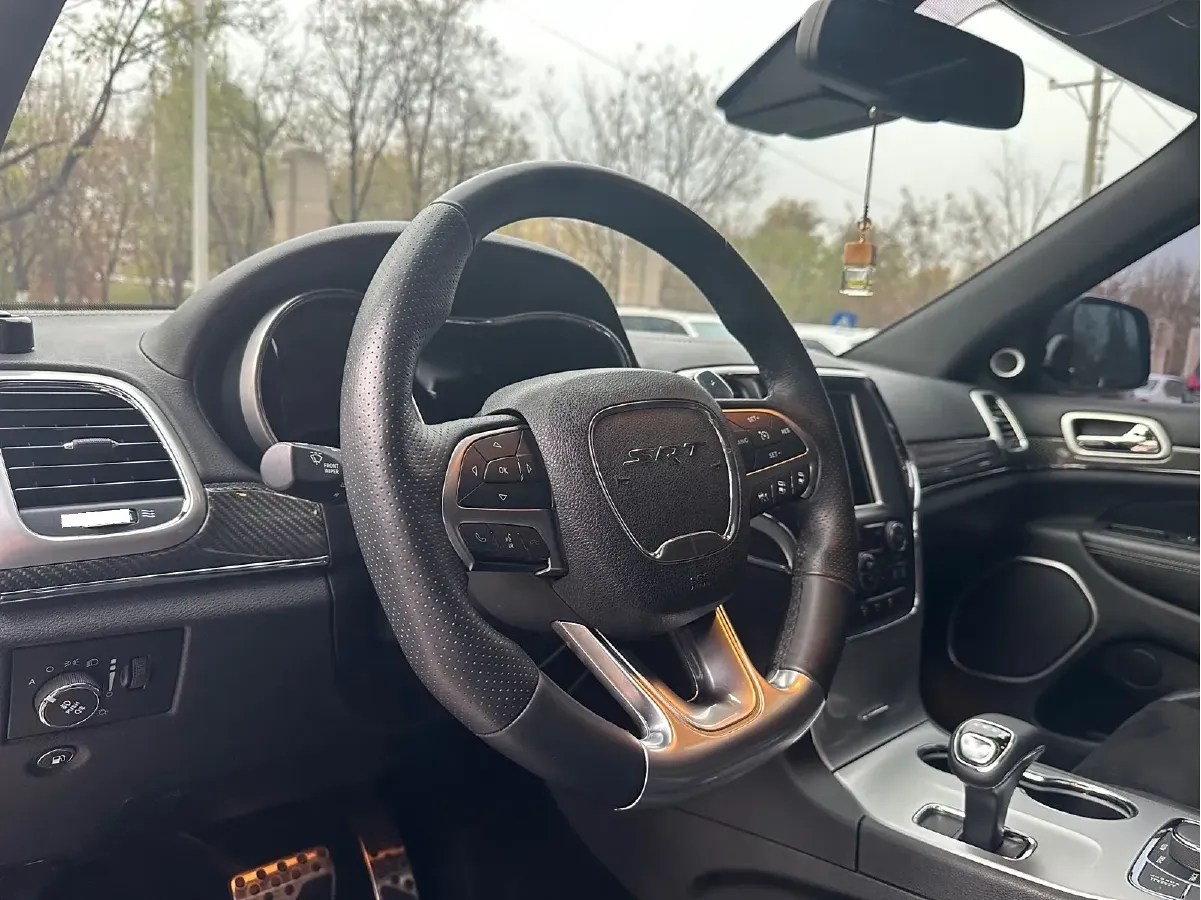 2014 Jeep Grand Cherokee SRT 6.4L 468HP V8 8AT,autocango,china used car exporter,china ev exporter,chinese used car exporter,chinese used ev exporter