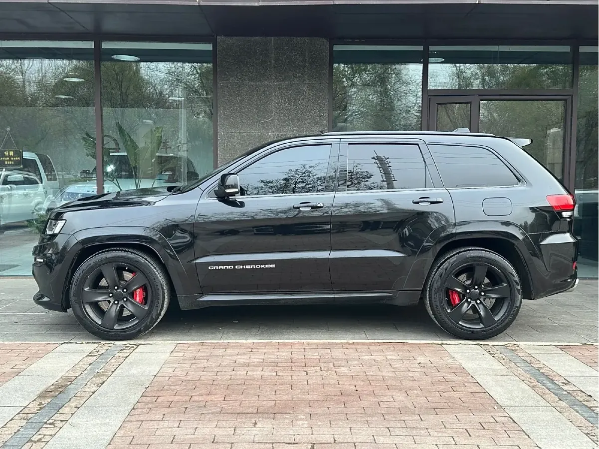 2014 Jeep Grand Cherokee SRT 6.4L 468HP V8 8AT,autocango,china used car exporter,china ev exporter,chinese used car exporter,chinese used ev exporter