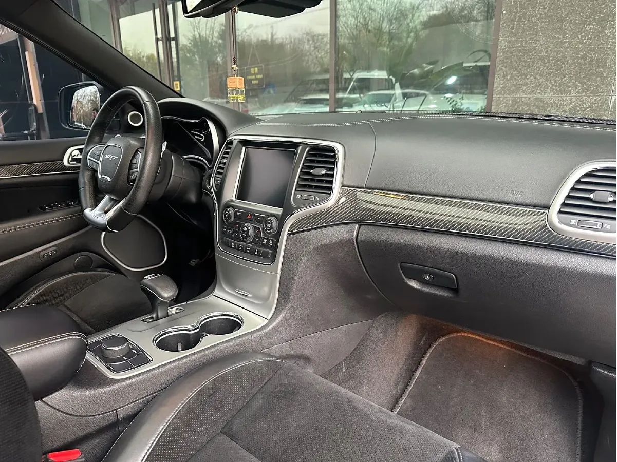 2014 Jeep Grand Cherokee SRT 6.4L 468HP V8 8AT,autocango,china used car exporter,china ev exporter,chinese used car exporter,chinese used ev exporter