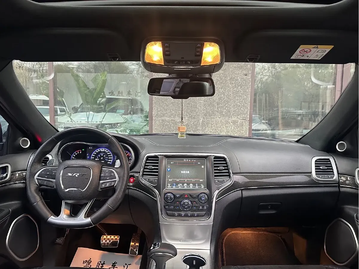 2014 Jeep Grand Cherokee SRT 6.4L 468HP V8 8AT,autocango,china used car exporter,china ev exporter,chinese used car exporter,chinese used ev exporter