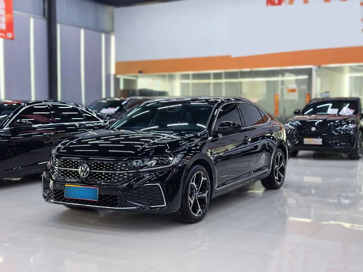 2024 Volkswagen Passat 2.0T 220HP L4 7DCT