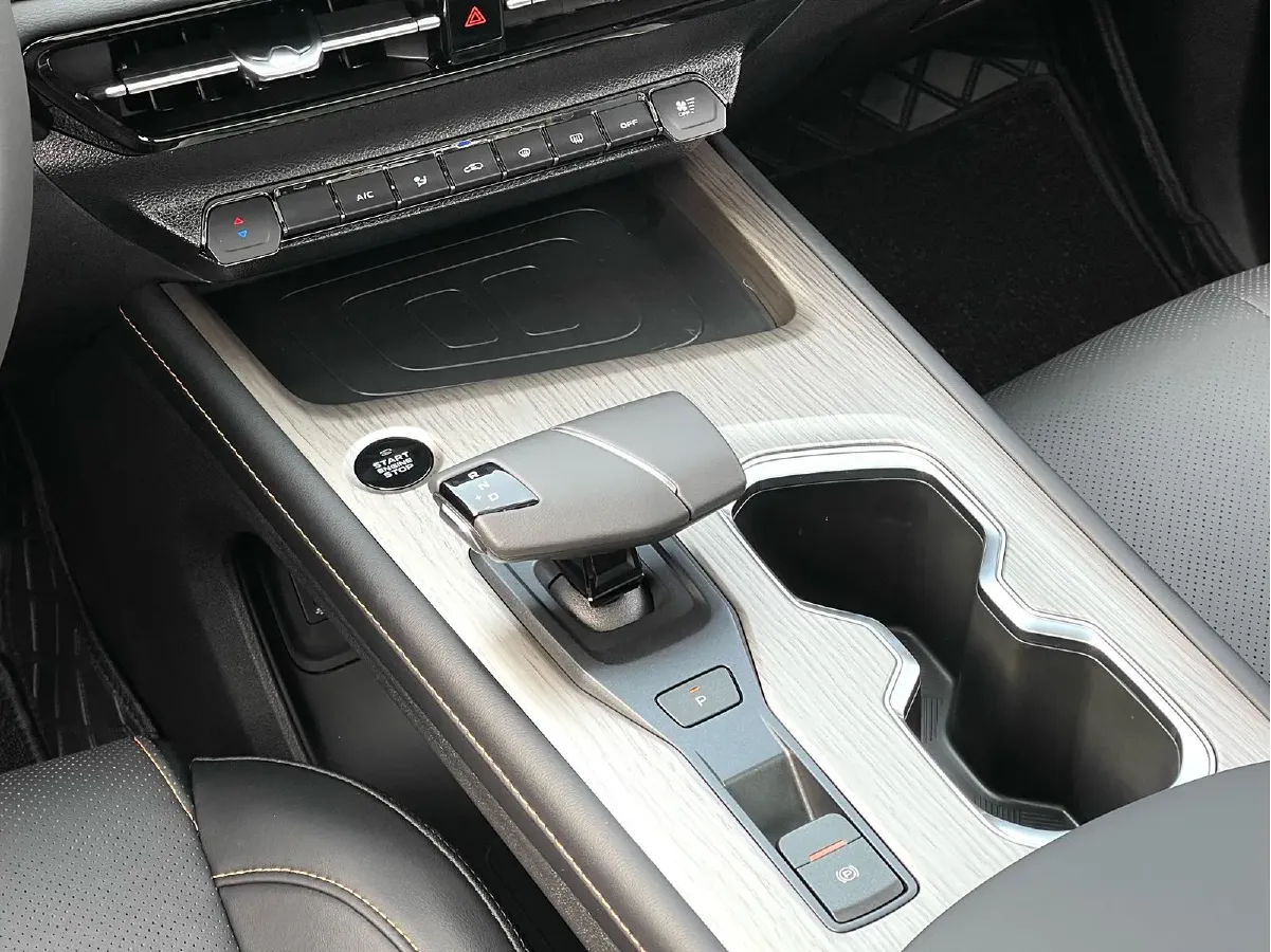 2024 ChangAn X7 PLUS 1.5T 188HP L4 7DCT,autocango,china used car exporter,china ev exporter,chinese used car exporter,chinese used ev exporter