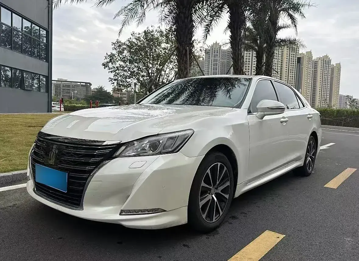 2018 Toyota Crown 2.0T 235HP L4 8AT