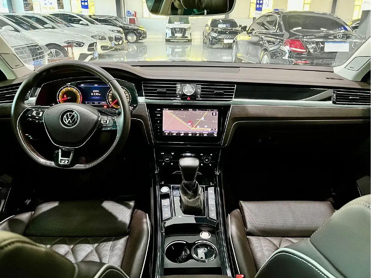 2021 Volkswagen Phideon 2.0T 224HP L4 7DCT,autocango,china used car exporter,china ev exporter,chinese used car exporter,chinese used ev exporter