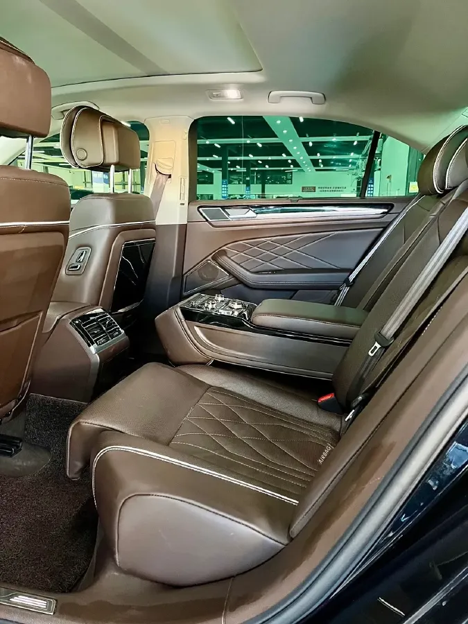 2021 Volkswagen Phideon 2.0T 224HP L4 7DCT,autocango,china used car exporter,china ev exporter,chinese used car exporter,chinese used ev exporter