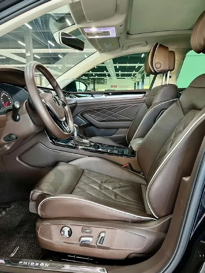2021 Volkswagen Phideon 2.0T 224HP L4 7DCT,autocango,china used car exporter,china ev exporter,chinese used car exporter,chinese used ev exporter