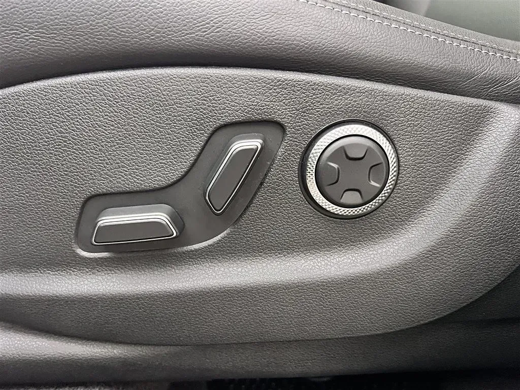 2023 Genesis GV70 2.5T 304HP L4 8AT,autocango,china used car exporter,china ev exporter,chinese used car exporter,chinese used ev exporter