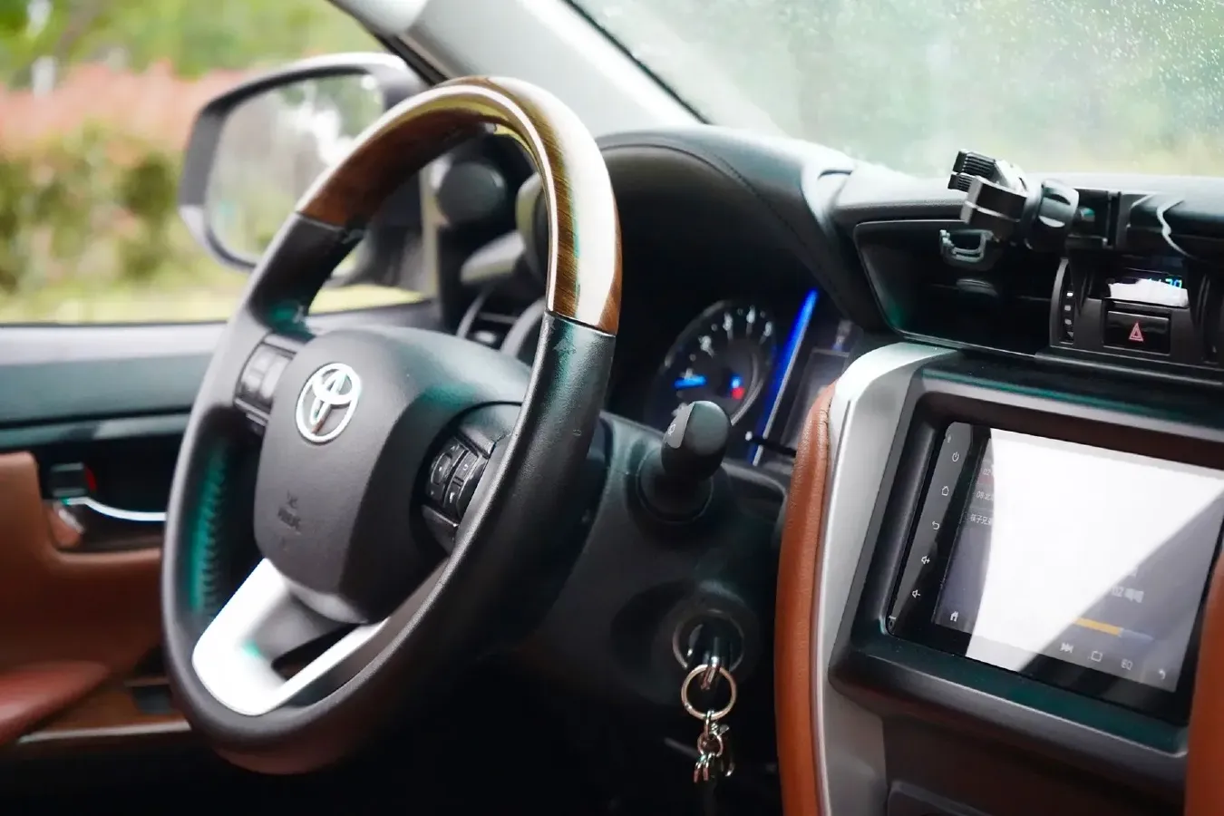 2016 Toyota Fortuner 2.7L 163HP L4 6AT,autocango,china used car exporter,china ev exporter,chinese used car exporter,chinese used ev exporter