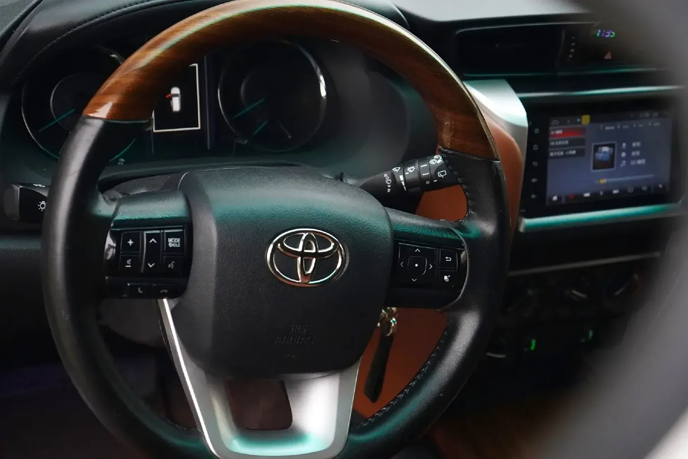 2016 Toyota Fortuner 2.7L 163HP L4 6AT,autocango,china used car exporter,china ev exporter,chinese used car exporter,chinese used ev exporter