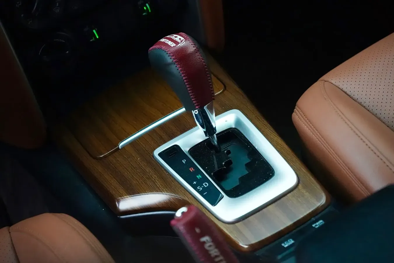 2016 Toyota Fortuner 2.7L 163HP L4 6AT,autocango,china used car exporter,china ev exporter,chinese used car exporter,chinese used ev exporter