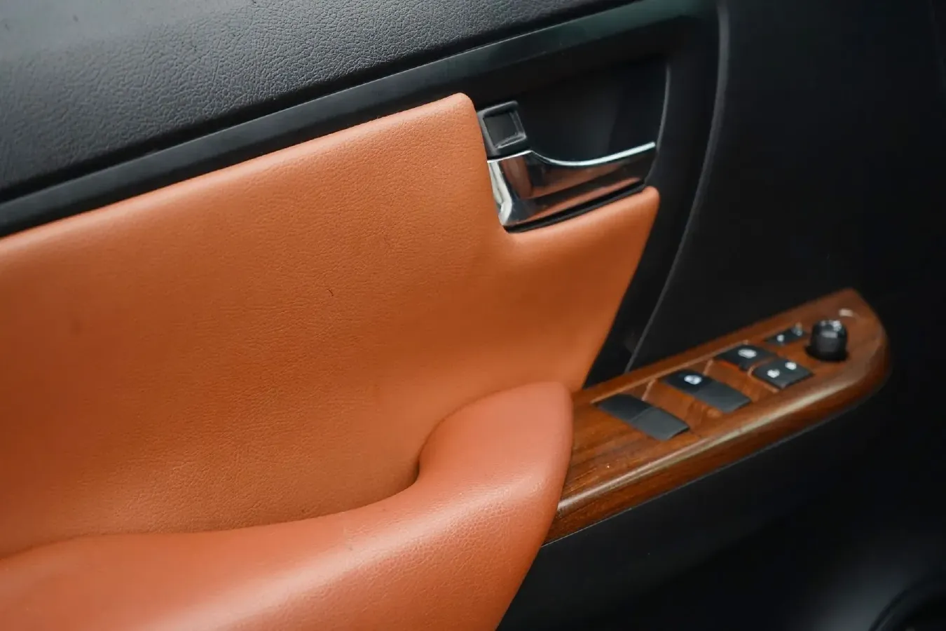 2016 Toyota Fortuner 2.7L 163HP L4 6AT,autocango,china used car exporter,china ev exporter,chinese used car exporter,chinese used ev exporter