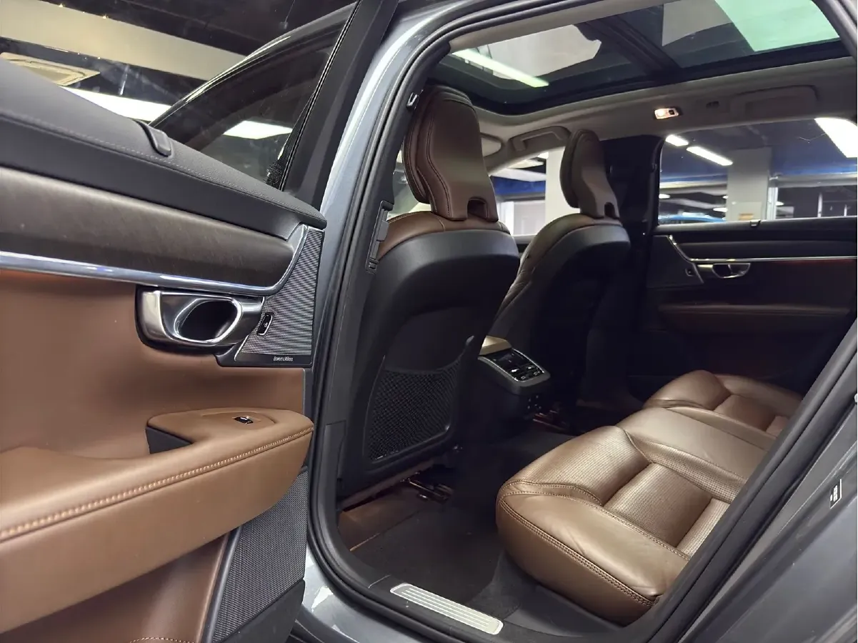 2020 Volvo V90 2.0T 254HP L4 8AT,autocango,china used car exporter,china ev exporter,chinese used car exporter,chinese used ev exporter