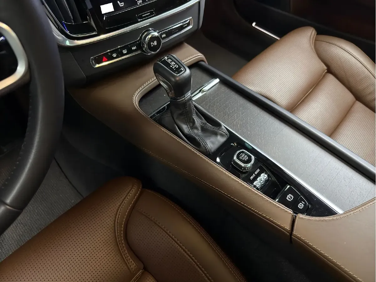 2020 Volvo V90 2.0T 254HP L4 8AT,autocango,china used car exporter,china ev exporter,chinese used car exporter,chinese used ev exporter