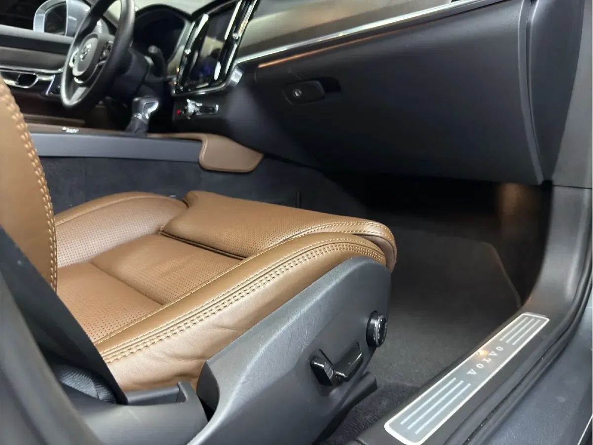 2020 Volvo V90 2.0T 254HP L4 8AT,autocango,china used car exporter,china ev exporter,chinese used car exporter,chinese used ev exporter