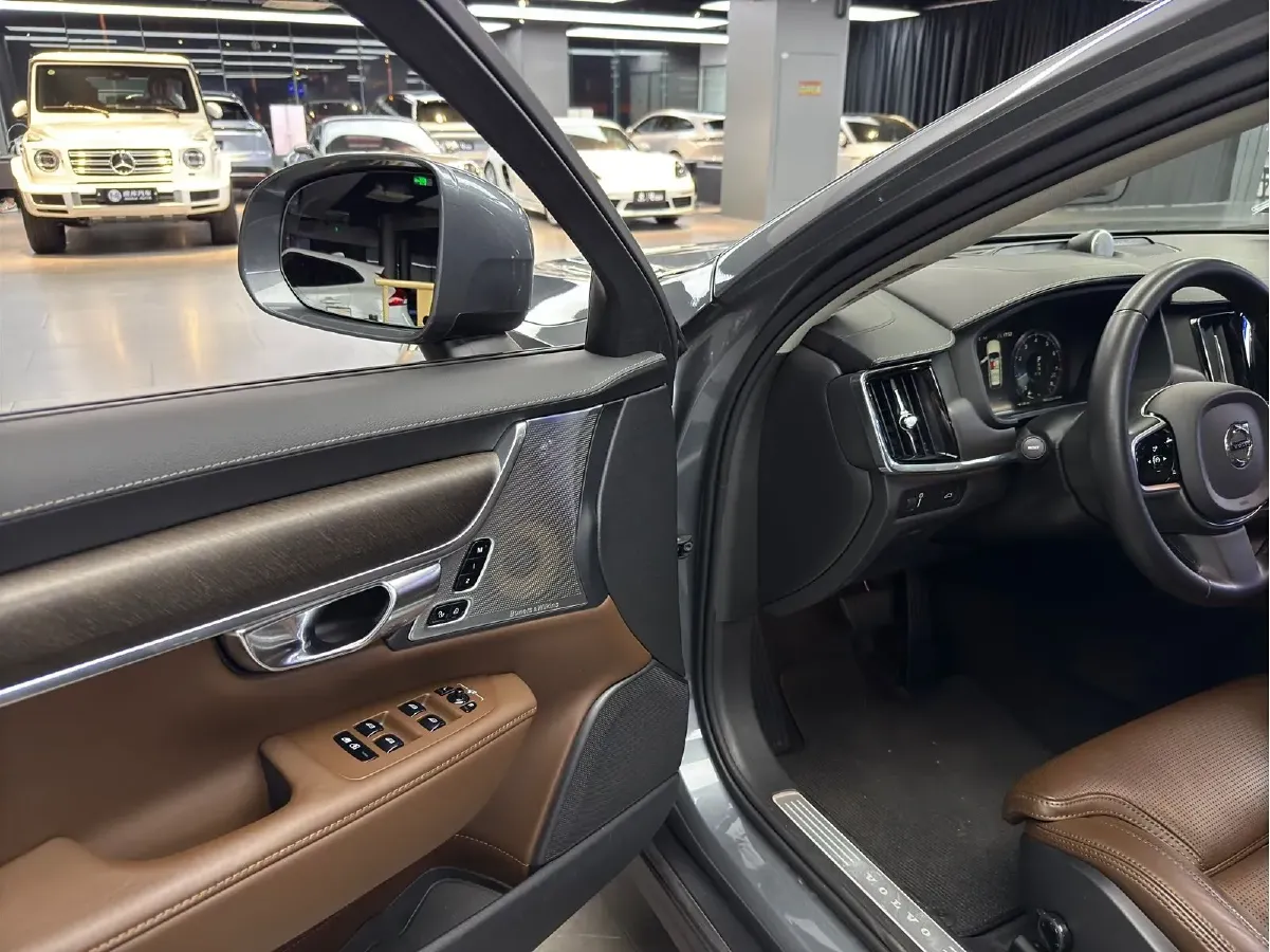 2020 Volvo V90 2.0T 254HP L4 8AT,autocango,china used car exporter,china ev exporter,chinese used car exporter,chinese used ev exporter