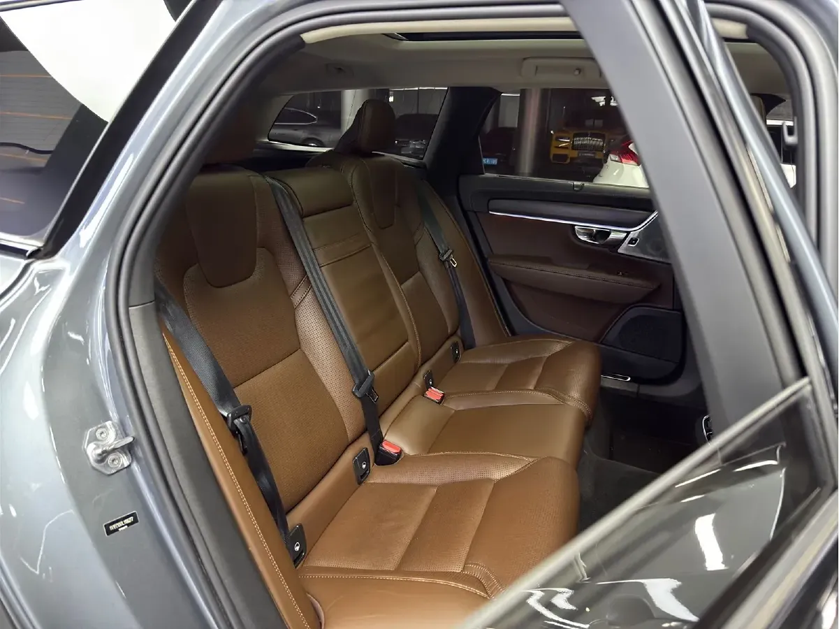 2020 Volvo V90 2.0T 254HP L4 8AT,autocango,china used car exporter,china ev exporter,chinese used car exporter,chinese used ev exporter